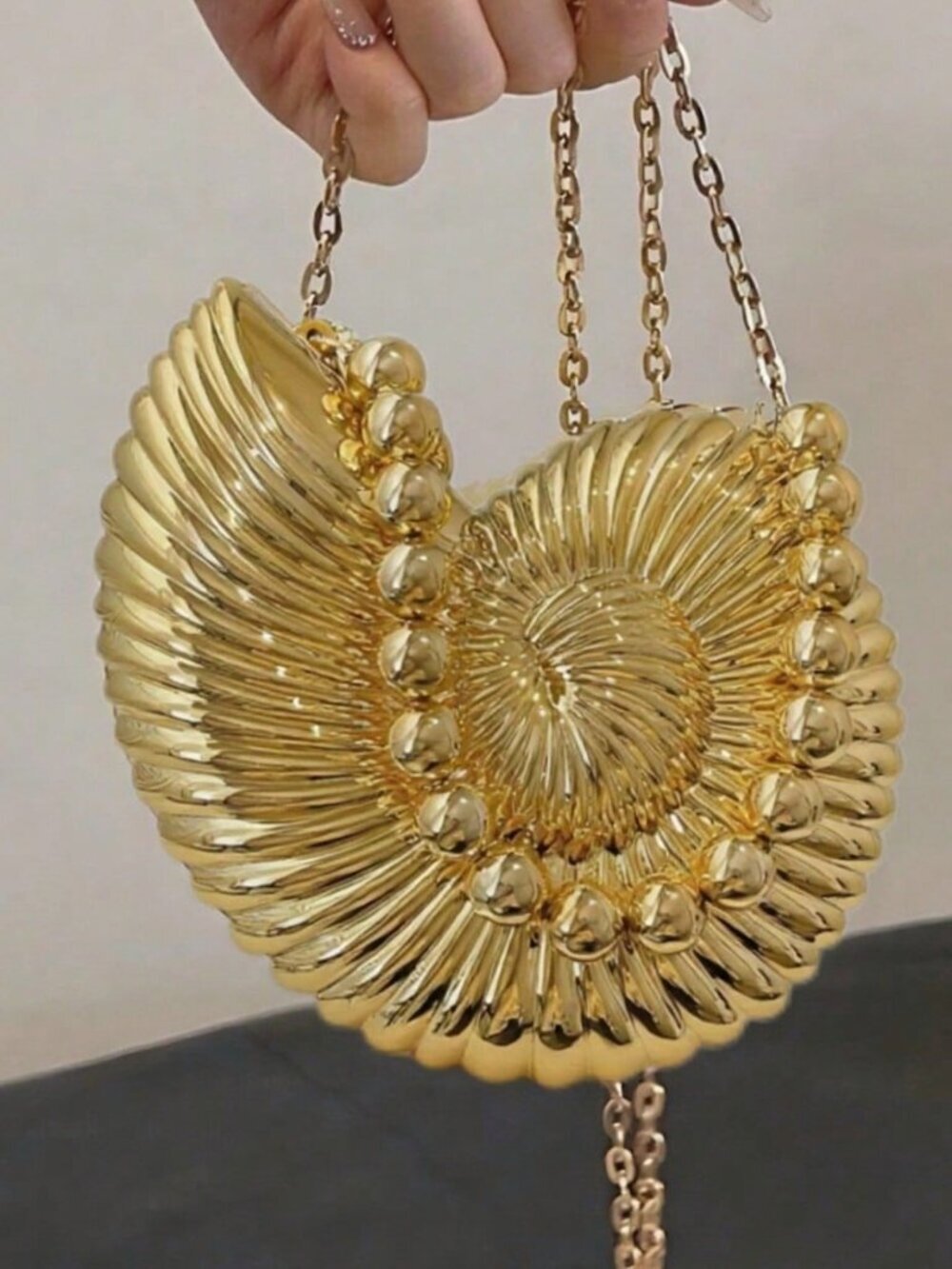 Gold Glamorous Women's seas shell shaped Design purse bag - Picture 2 of 7